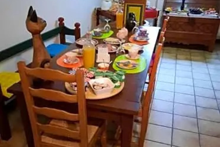 Dining 18 of 20