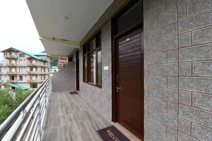 OYO 14393 Hotel Akash Hills