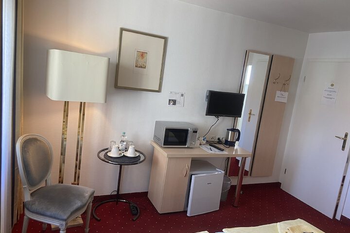 Room 3 of 23