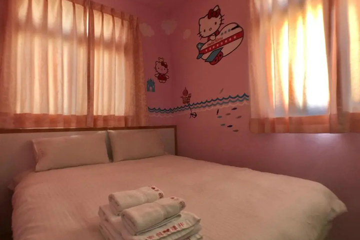 Room 6 of 12