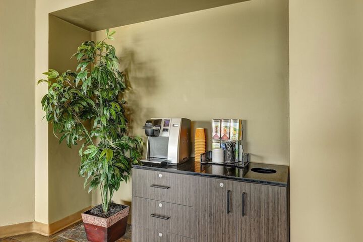 Breakfast/Coffee Service 36 of 61