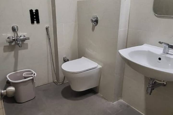 Room 16 of 23