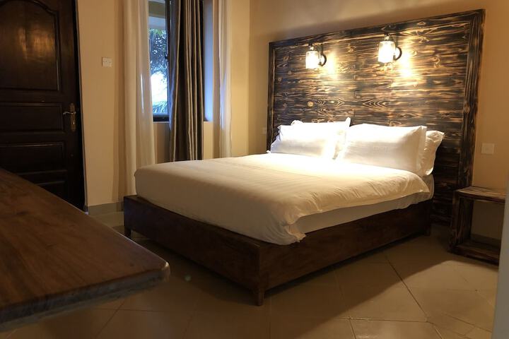 Room 10 of 32