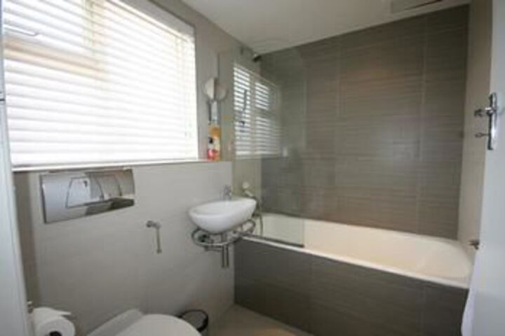 Room 2 of 6