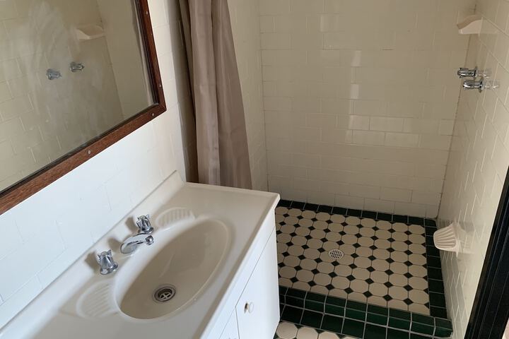 Room 42 of 85