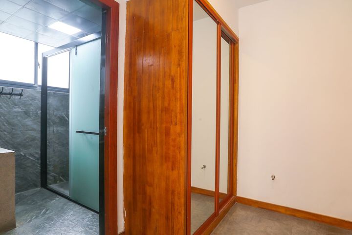 Room 48 of 153