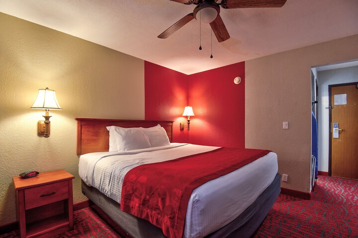 1 King Bed (7 of 17)