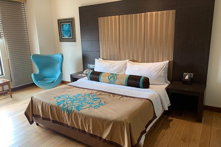 Room 6 of 22
