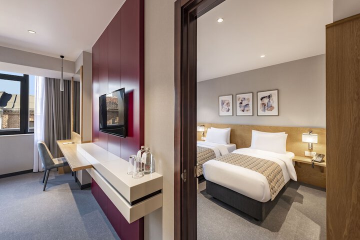 Room 17 of 44