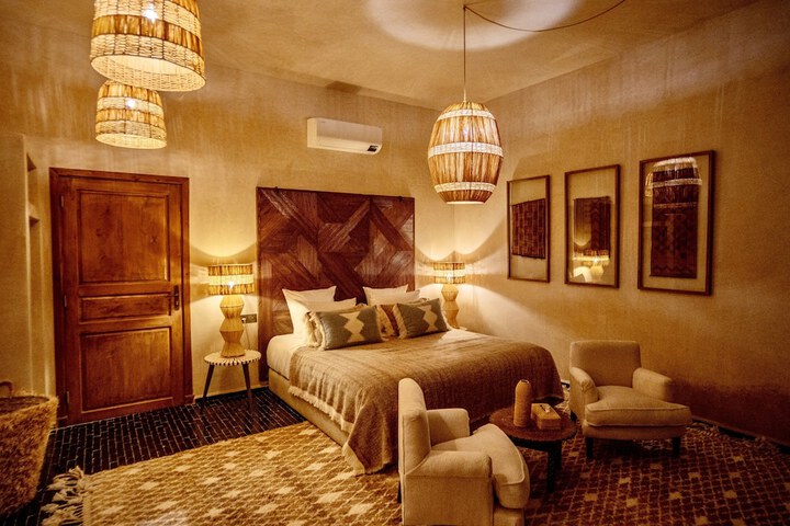 Room 8 of 80