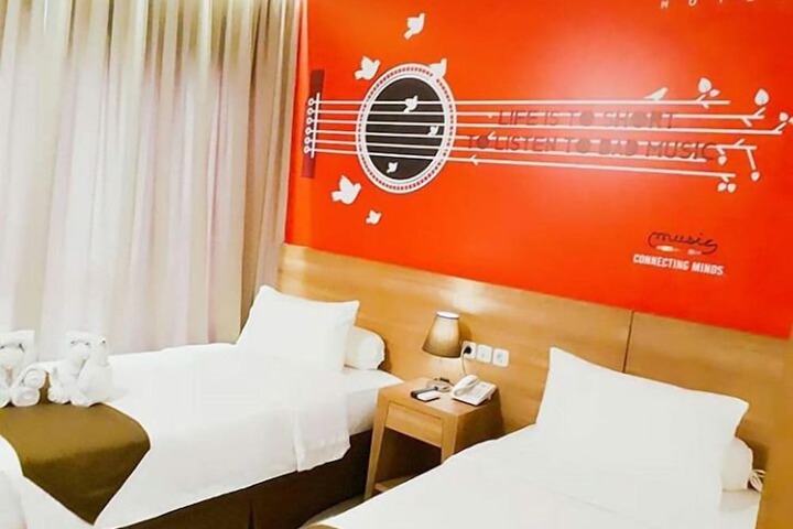 Room 9 of 37