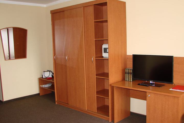Room 27 of 53