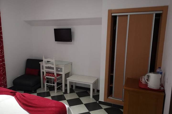 Room 15 of 40
