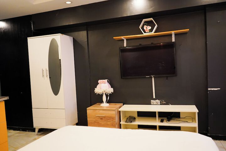 Room 32 of 33