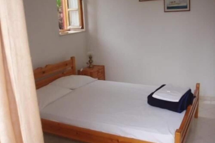 Room 4 of 25
