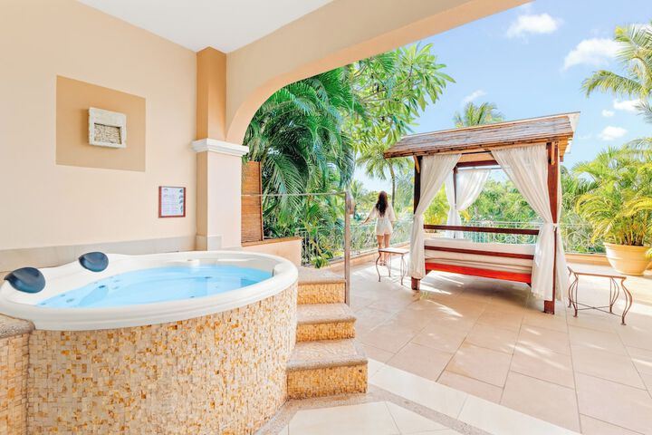 Hot Tub 29 of 74