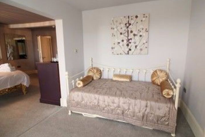 Room 16 of 42