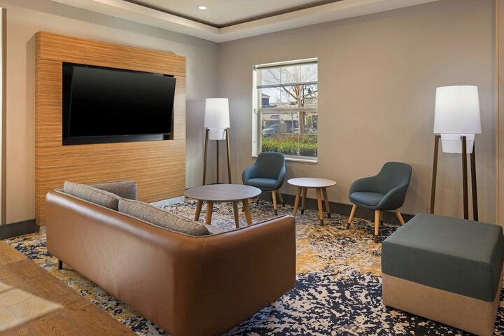 Lobby lounge