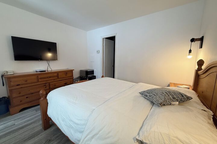 Room 13 of 42