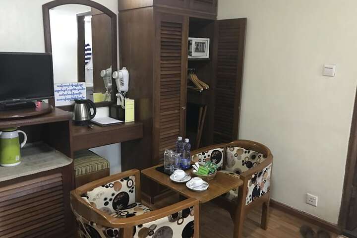 Room 19 of 38