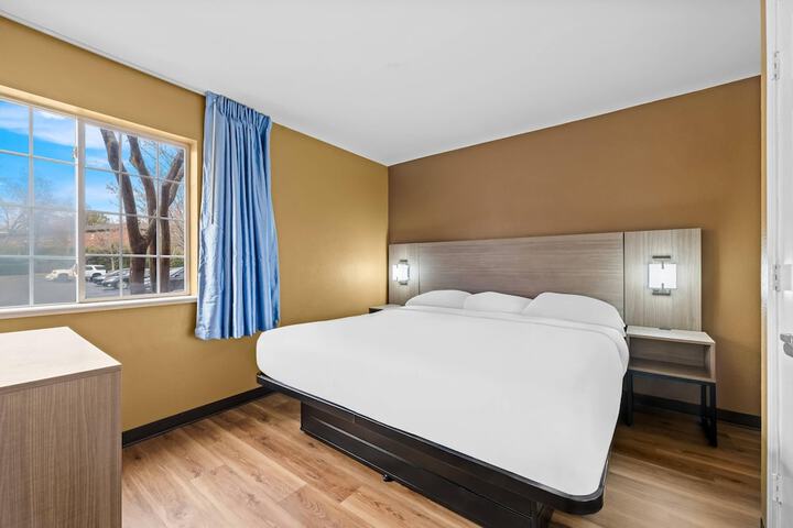 Room 27 of 36