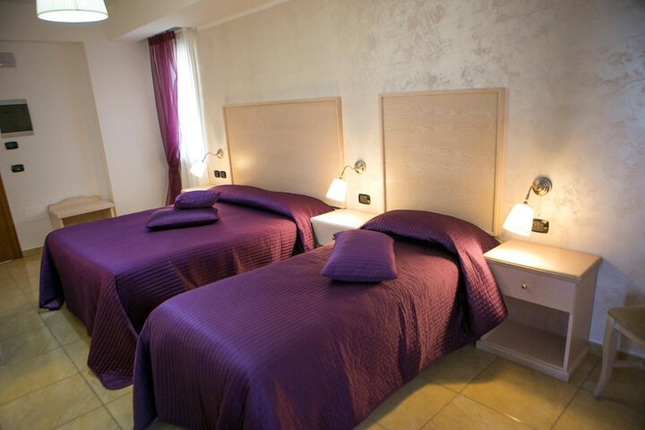 Room 13 of 32