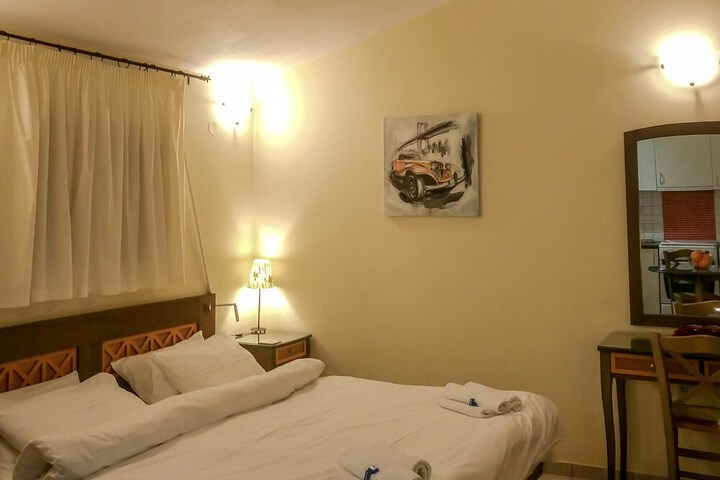 Room 6 of 50