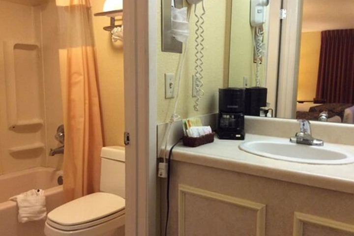 1 Queen Bed Mobility Accessible (12 of 27)