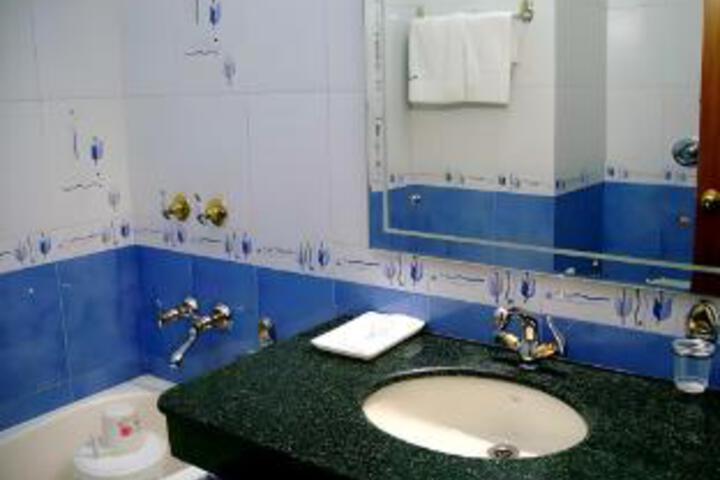 Room 9 of 12