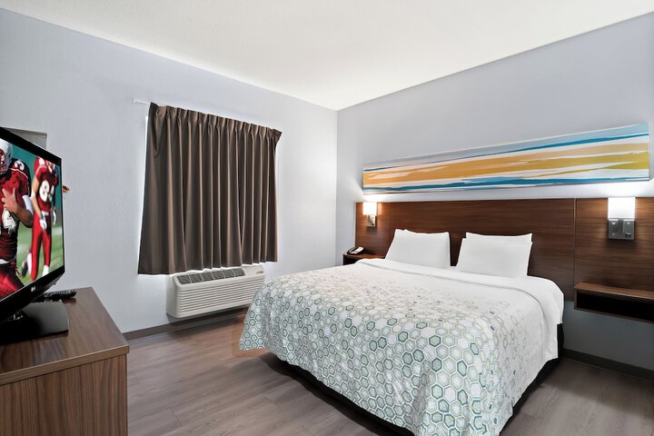 Studio 1 King Bed (9 of 16)
