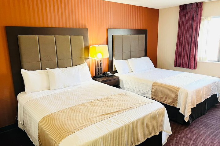 2 Queen Beds (2 of 18)