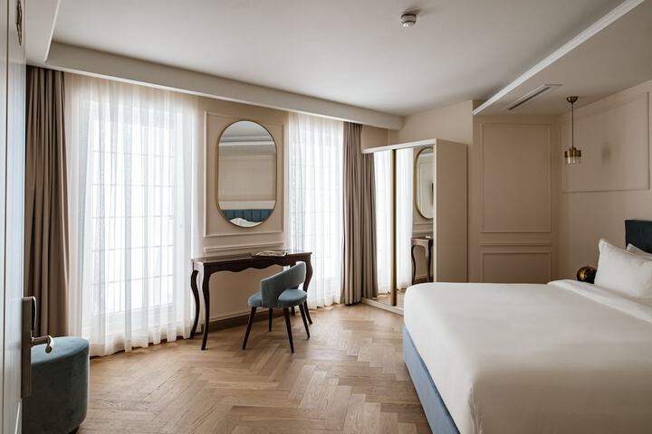 Room 13 of 48