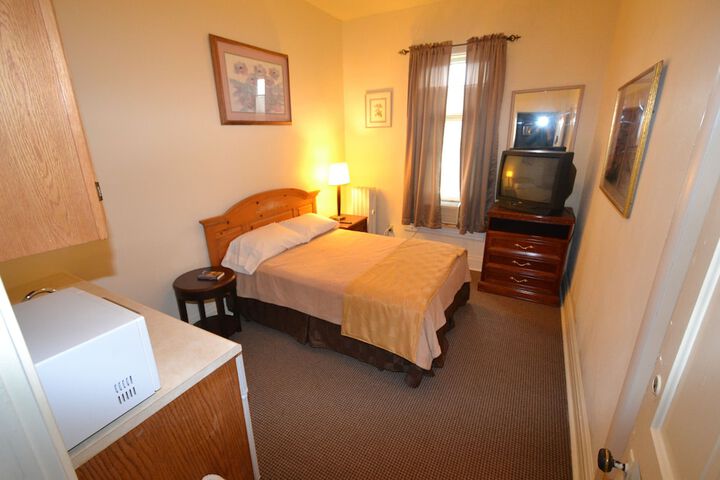Room 12 of 38