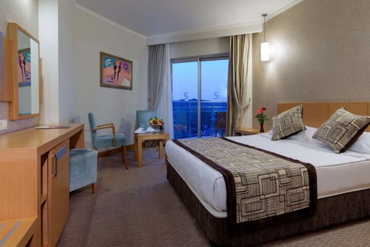 Room 32 of 121