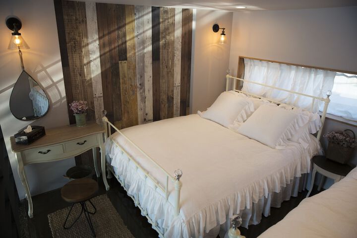 Room 2 of 77