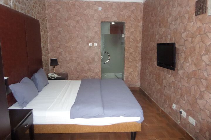 Room 10 of 20