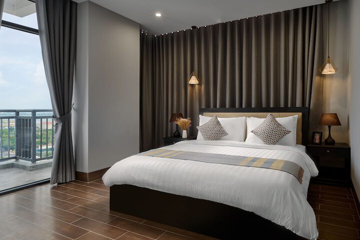 Room 6 of 24