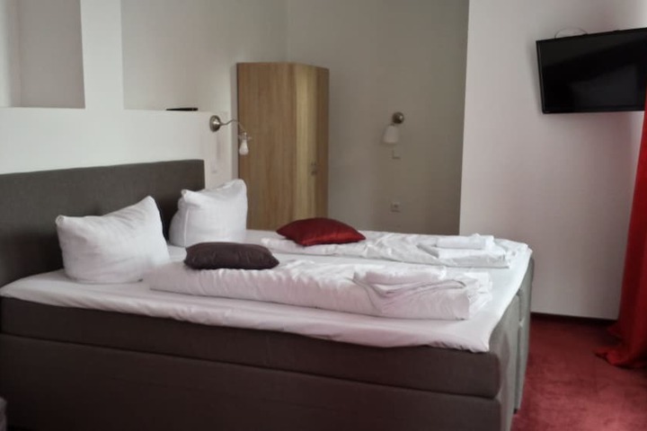 Room 6 of 37