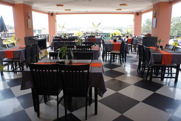 Dining 120 of 160
