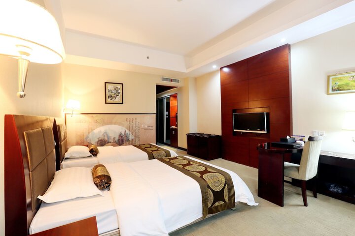 Room 6 of 8