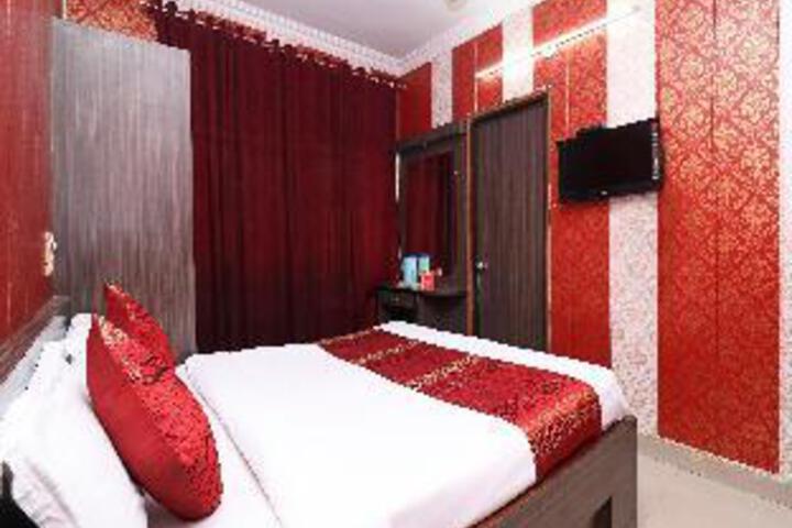 Room 13 of 22