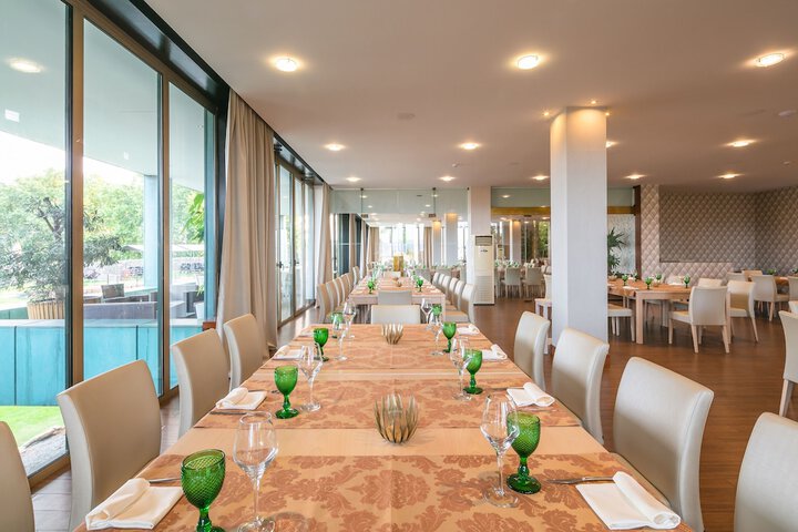 Dining 60 of 91