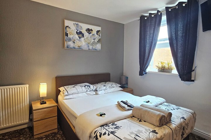 Room 6 of 16
