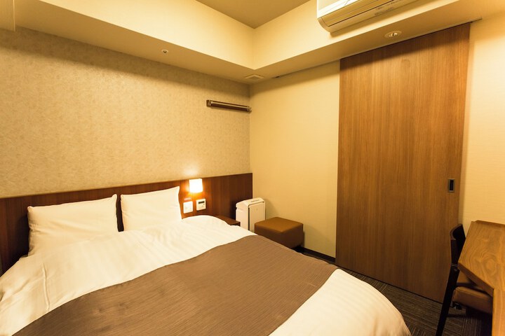 Room 21 of 53