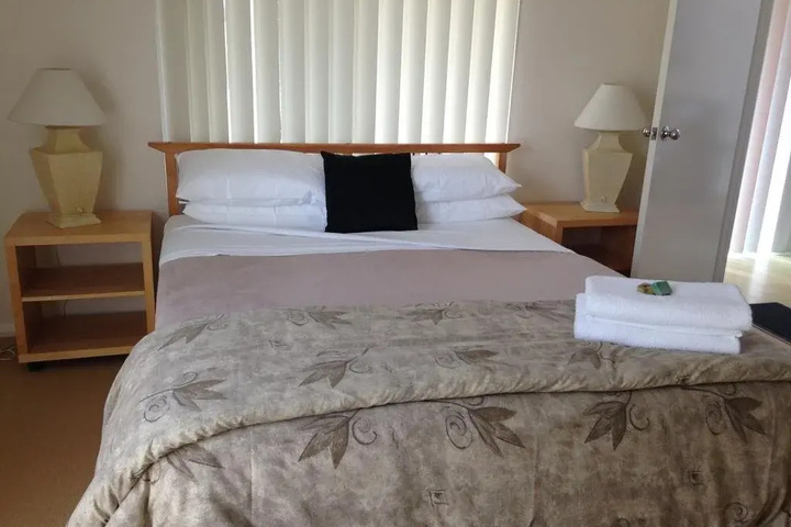 Room 5 of 10
