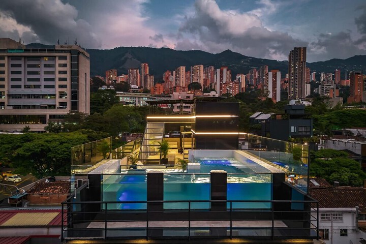 Pool 55 of 58