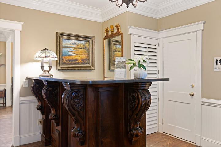 Concierge desk