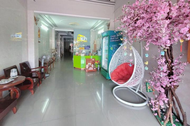Rich Hotel