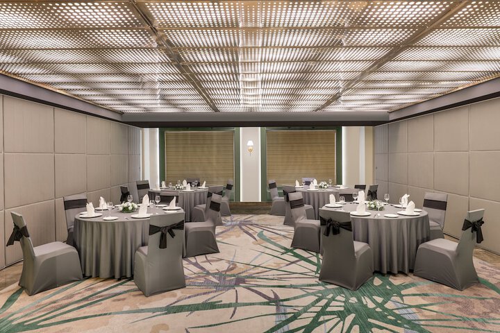 Ballroom/Hall 80 of 85