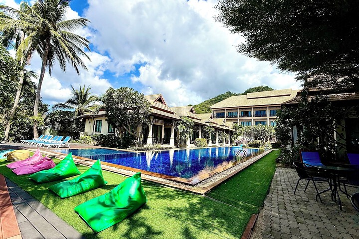 Pool 44 of 79
